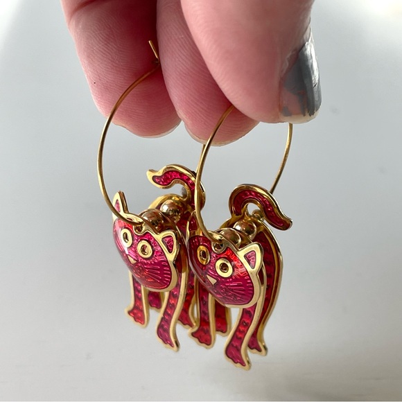 Vintage signed Berebi goldtone & enamel cat articulated hoop earrings pink red - Picture 8 of 13